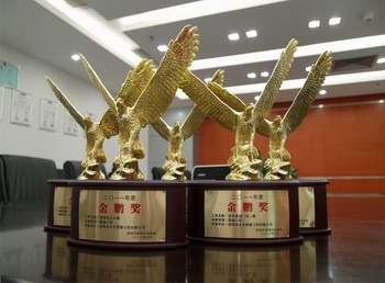 壹号娱乐装饰公司获颁五项“金鹏奖”