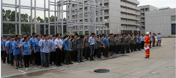 壹号娱乐东莞新材料举行“强化红线意识，促进安全发展”为主题的消防演习