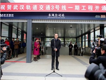 由壹号娱乐装备地铁屏蔽门系统的武汉地铁3号线一期工程开通试运营