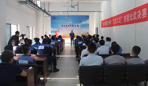 说明: F:\【资料与办公】\办公区\2.网站新闻\2019年\11月\2019壹号娱乐工匠\现场（文中.jpg