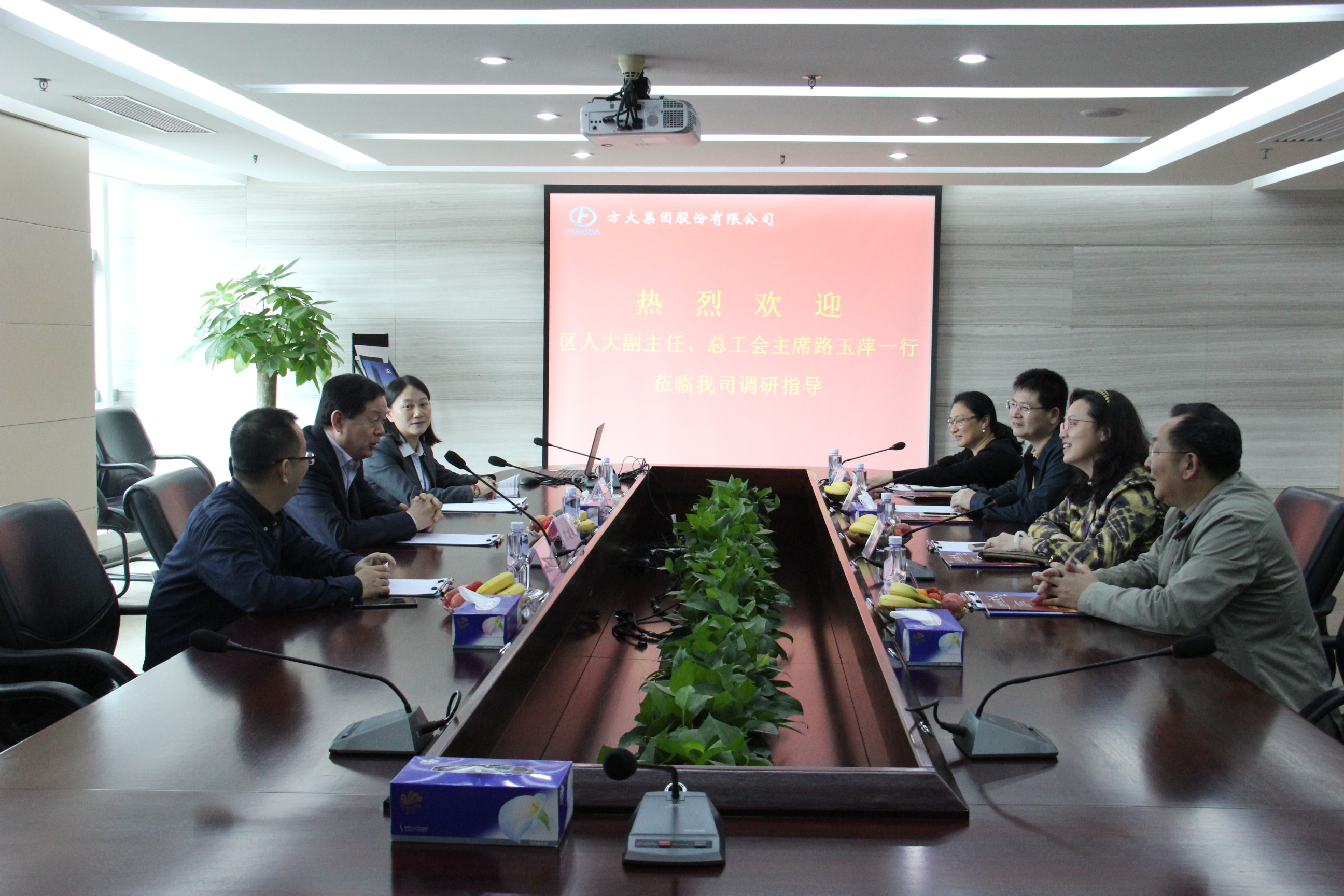 南山区人大副主任、总工会主席路玉萍一行来壹号娱乐参观调研