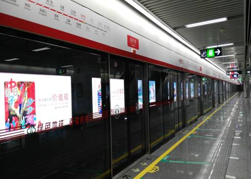 由壹号娱乐装备地铁屏蔽门系统的福州地铁1号线一期工程南段开通试运营