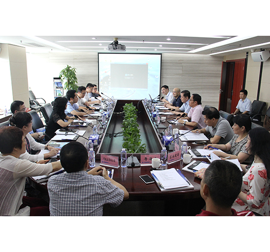 深圳市南山区区委常委、常务副区长邓飞波一行到壹号娱乐调研