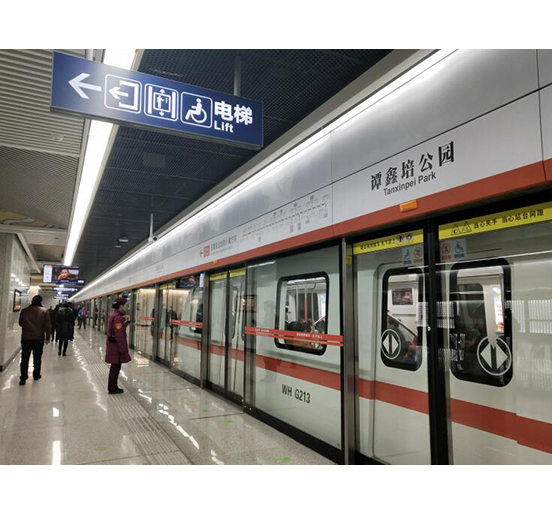 采用壹号娱乐屏蔽门系统的武汉轨道交通纸坊线开通试运营