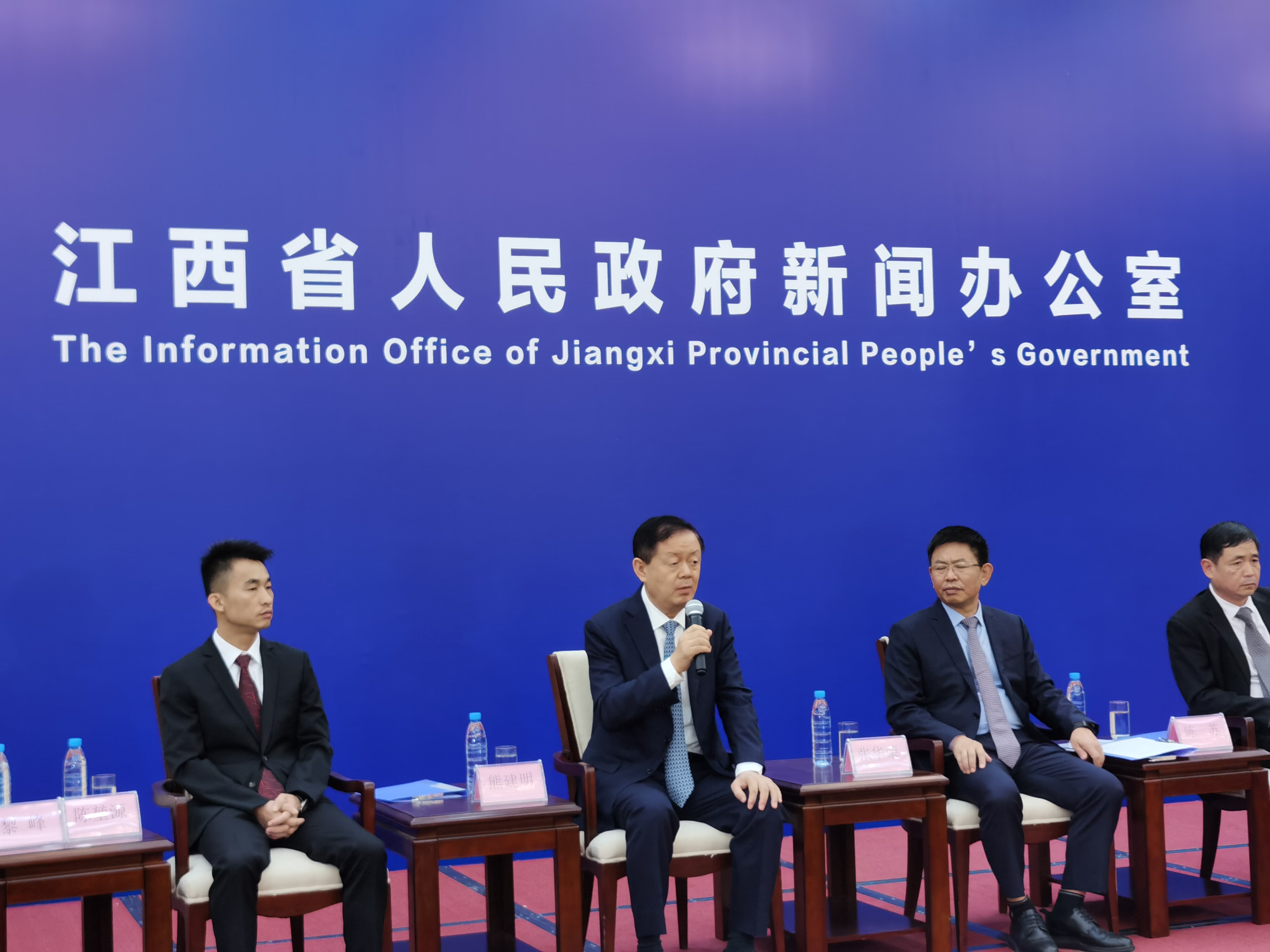 壹号娱乐董事长熊建明受邀参加江西省人民政府新闻办民营企业家记者见面会