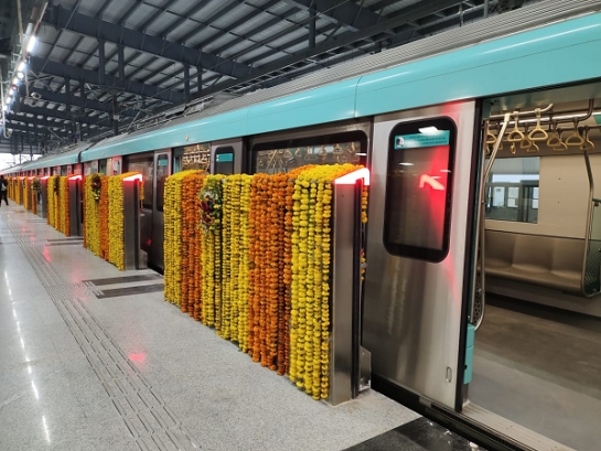 采用壹号娱乐轨道交通屏蔽门系统的孟买地铁3号线一阶段开通运营